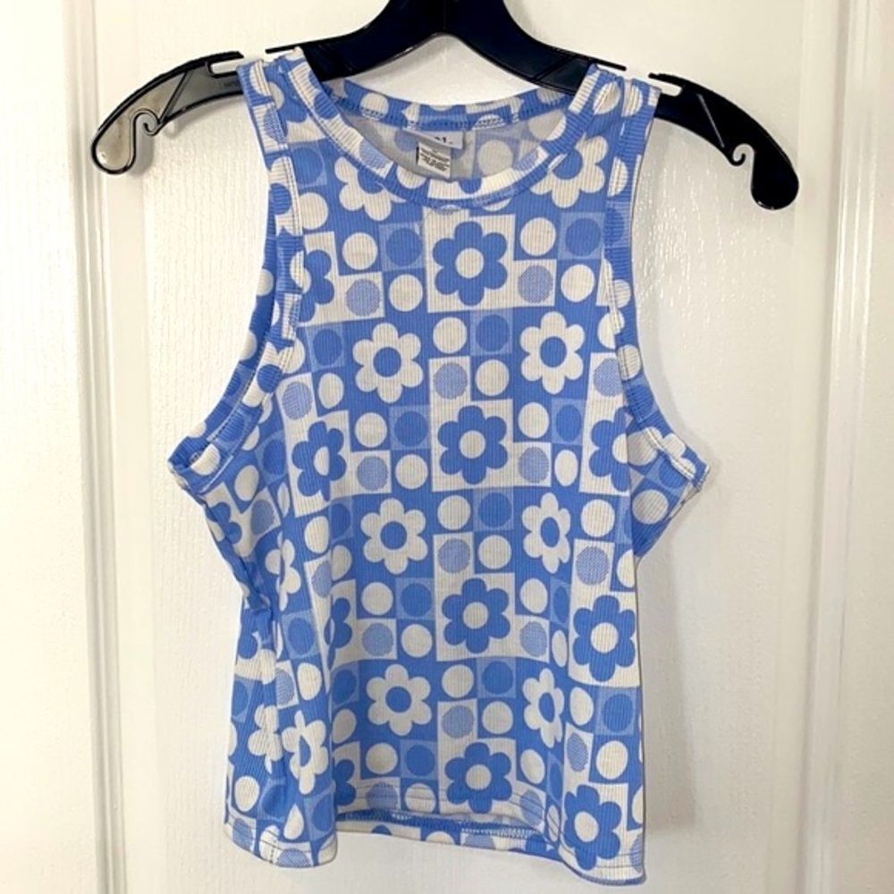 Cute Blue Floral Tank Top NWOT💙🤍